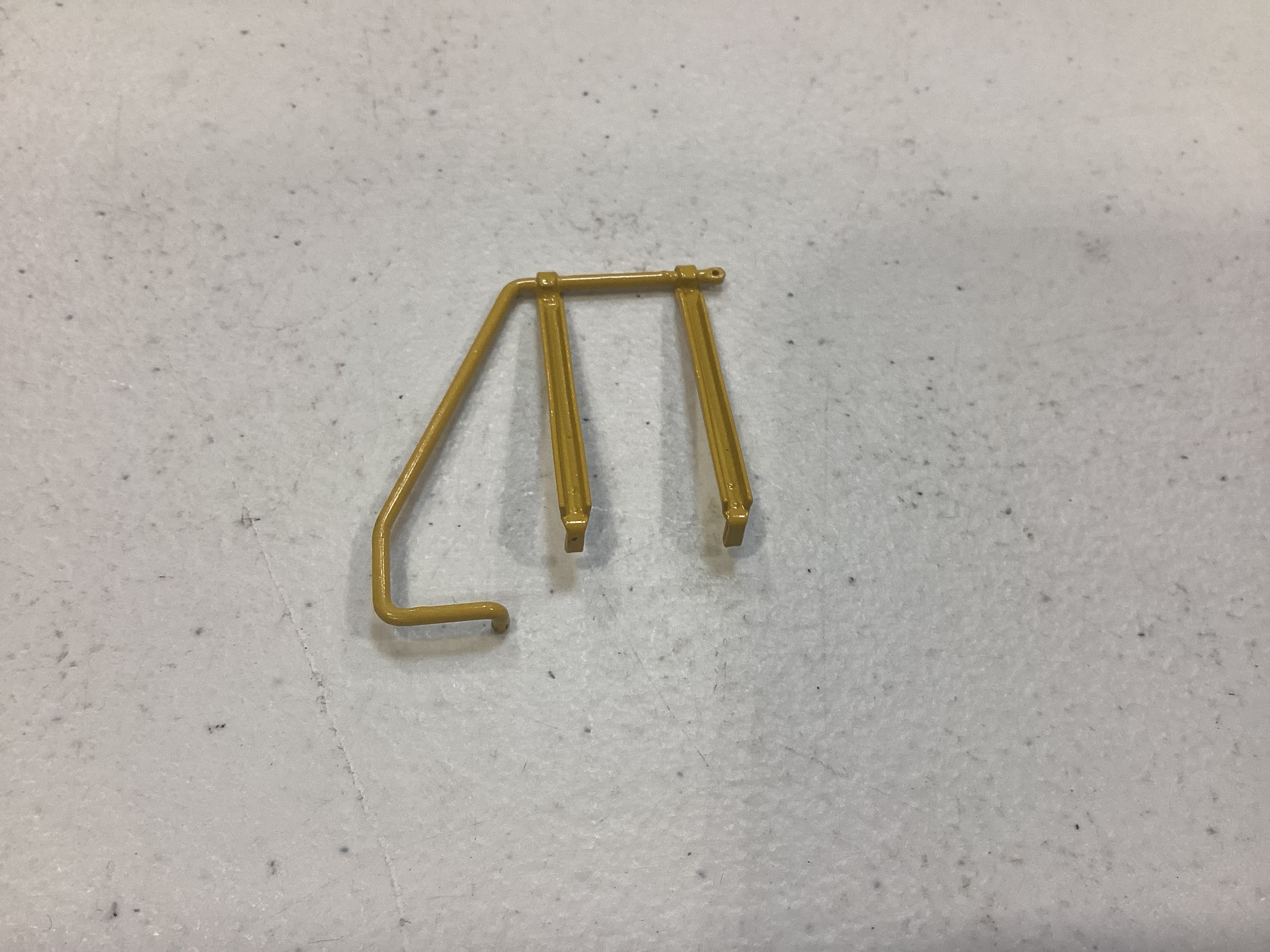 HANDRAIL / REAR PILOT DECK / LH SIDE / YELLOW / NARROW NOSE /RAILKING ONE GAUGE DASH-8