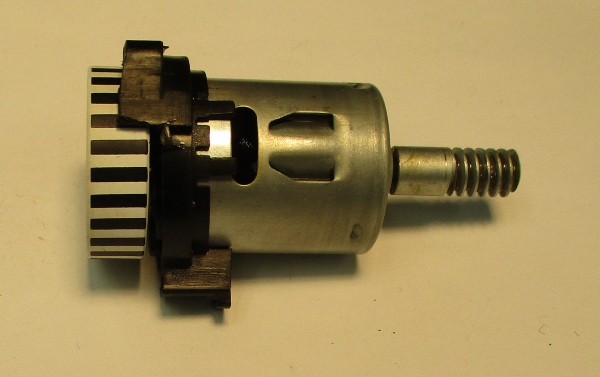 DC MOTOR / RS365SH / MS006-M25 / F/W 30mm D x 9mm THICK / WORM LENGTH 24.51mm / STRIPED / PS 2 BKT