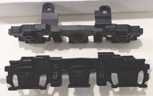 SIDE FRAME / 3-AXLE / LR & RF / BLACK / TOP MOUNT / PS 2 / RAILKING E-8