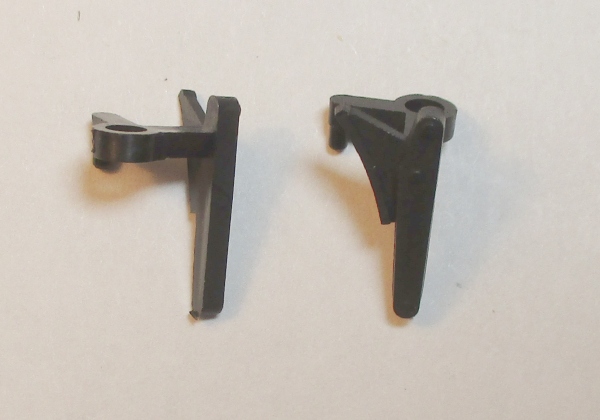 BRAKE SHOE / RH / BLACK / PLASTIC / ALL DRIVERS / PREMIER 0-6-0 SWITCHER