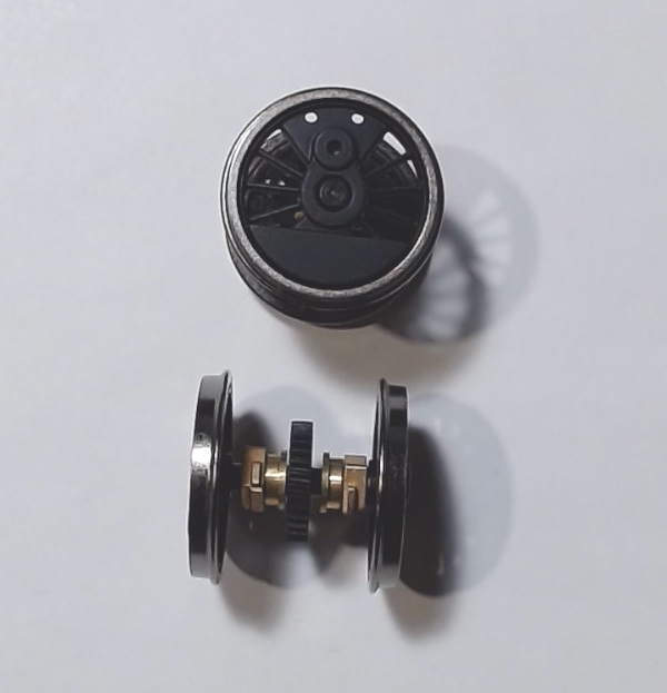 WHEEL & AXLE ASSEMBLY / HO SCALE / W/HELICAL GEAR / W/O TIRE GROOVE / 3RD DRIVER / HO SCALE N&W J 4-8-4