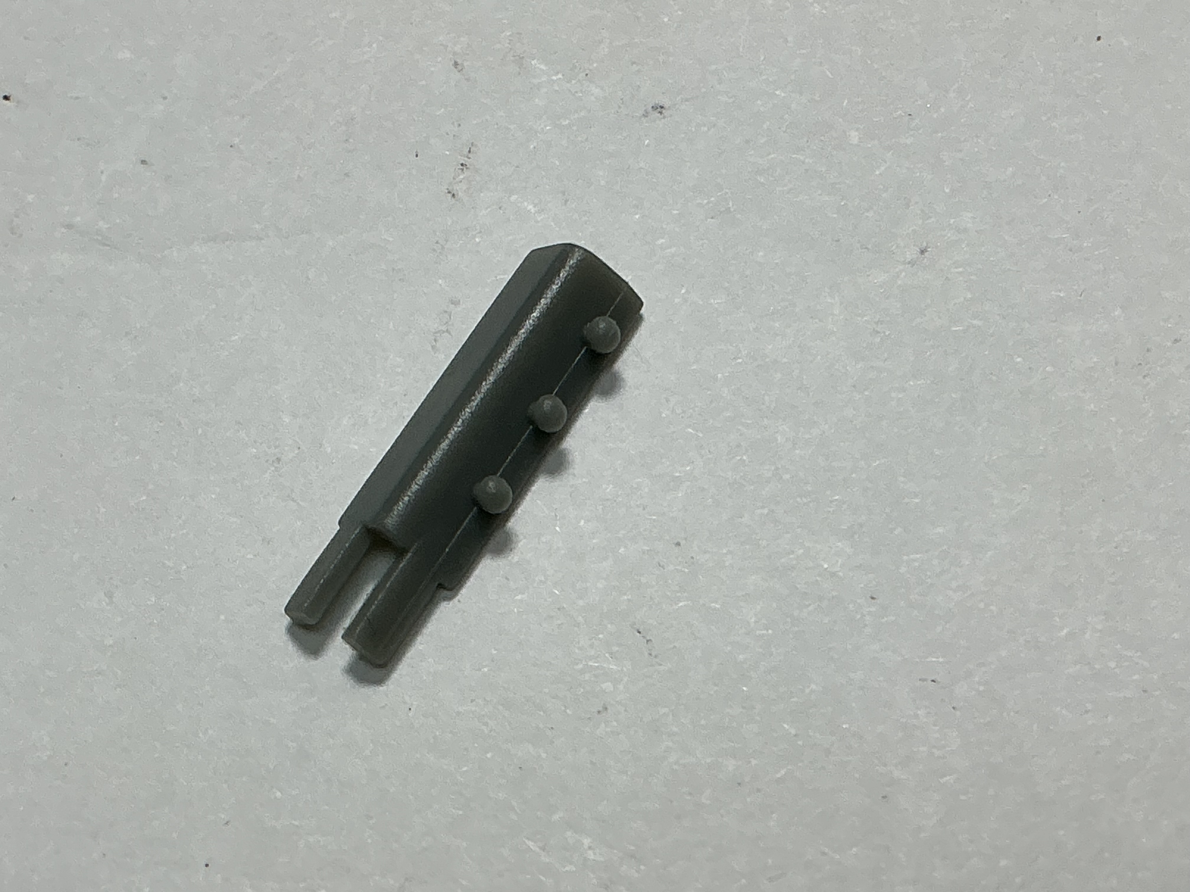 MUD FLAP MOUNTING BRACKET / RH / UNDECORATED / PREMIER 20ft PUP TRAILER
