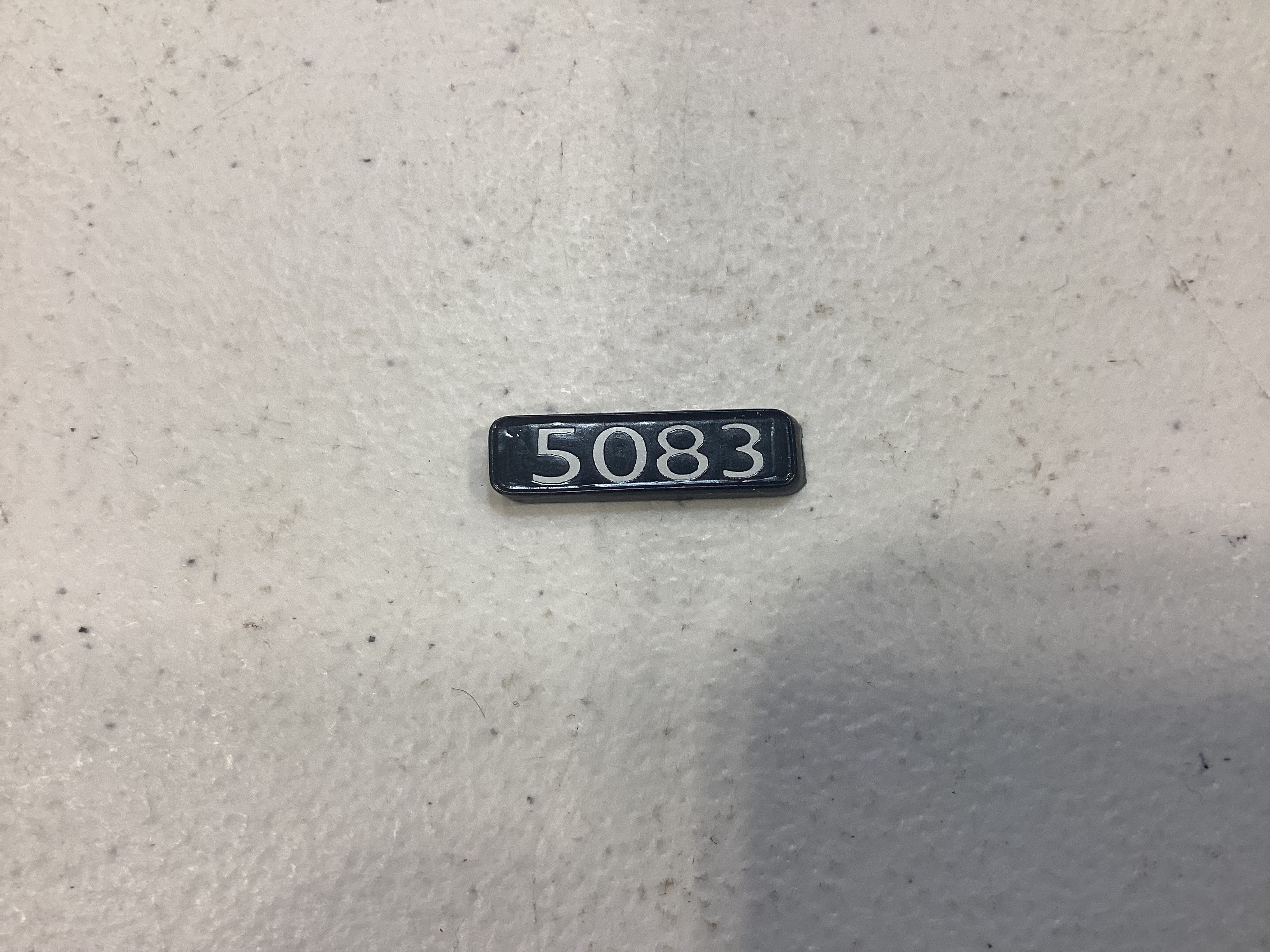 NUMBER BOARD / REAR / LH OR RH / #5083 / NARROW NOSE /RAILKING ONE GAUGE DASH-8