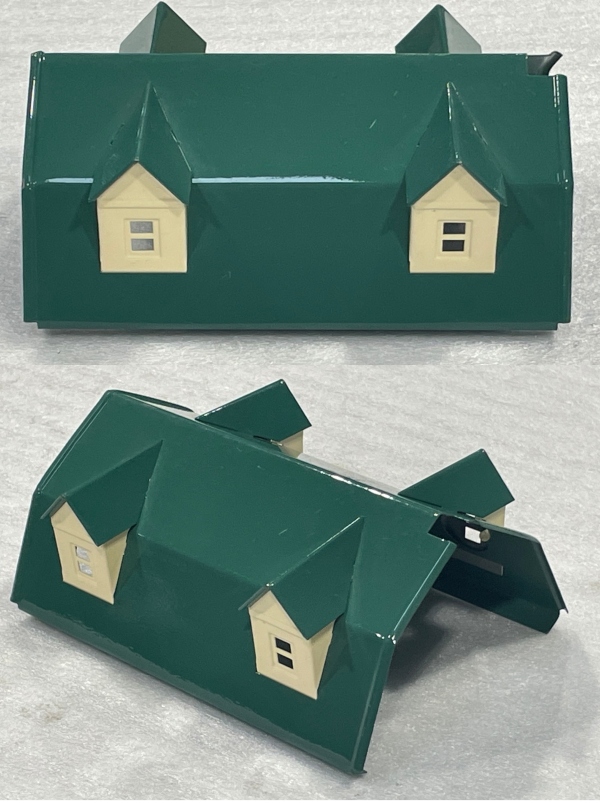 189 VILLA ROOF / PEACOCK & TAN