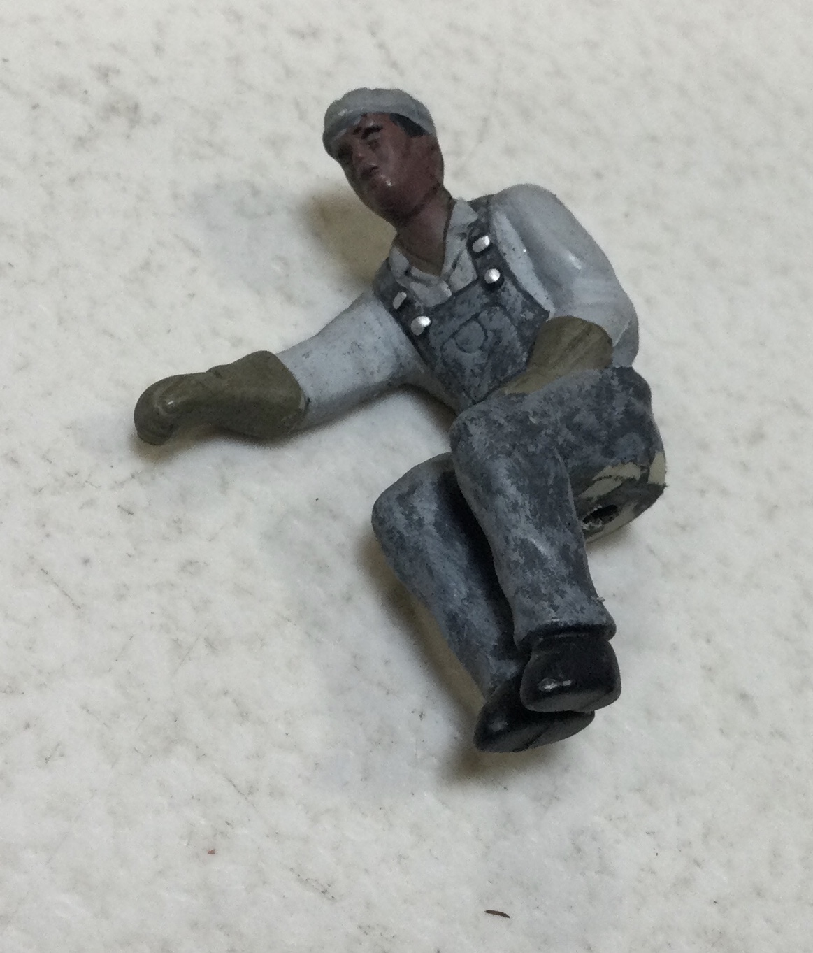 FIGURE / ENGINEER / SEATED / RH / RAILKING ONE GAUGE STEAM ENGINES