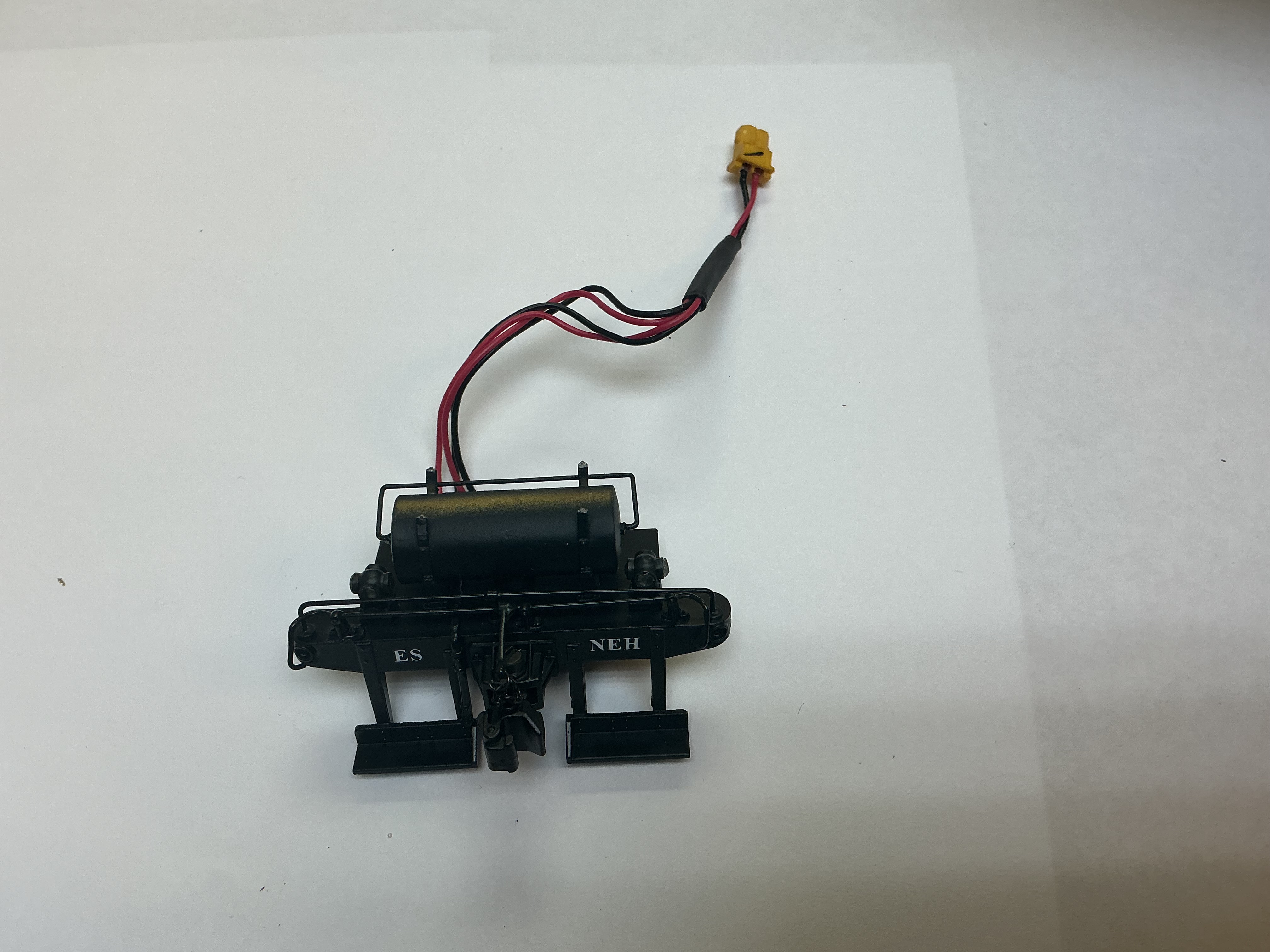 PILOT / COMPLETE / W/FOOTBOARDS / W/AIR RESRVOIR / ES & NEH ON FRONT BEAM / W/CLASS LAMPS & LEDS / BRUNSWICK GREEN / PREMIER L-1 MIKADO 2-8-2