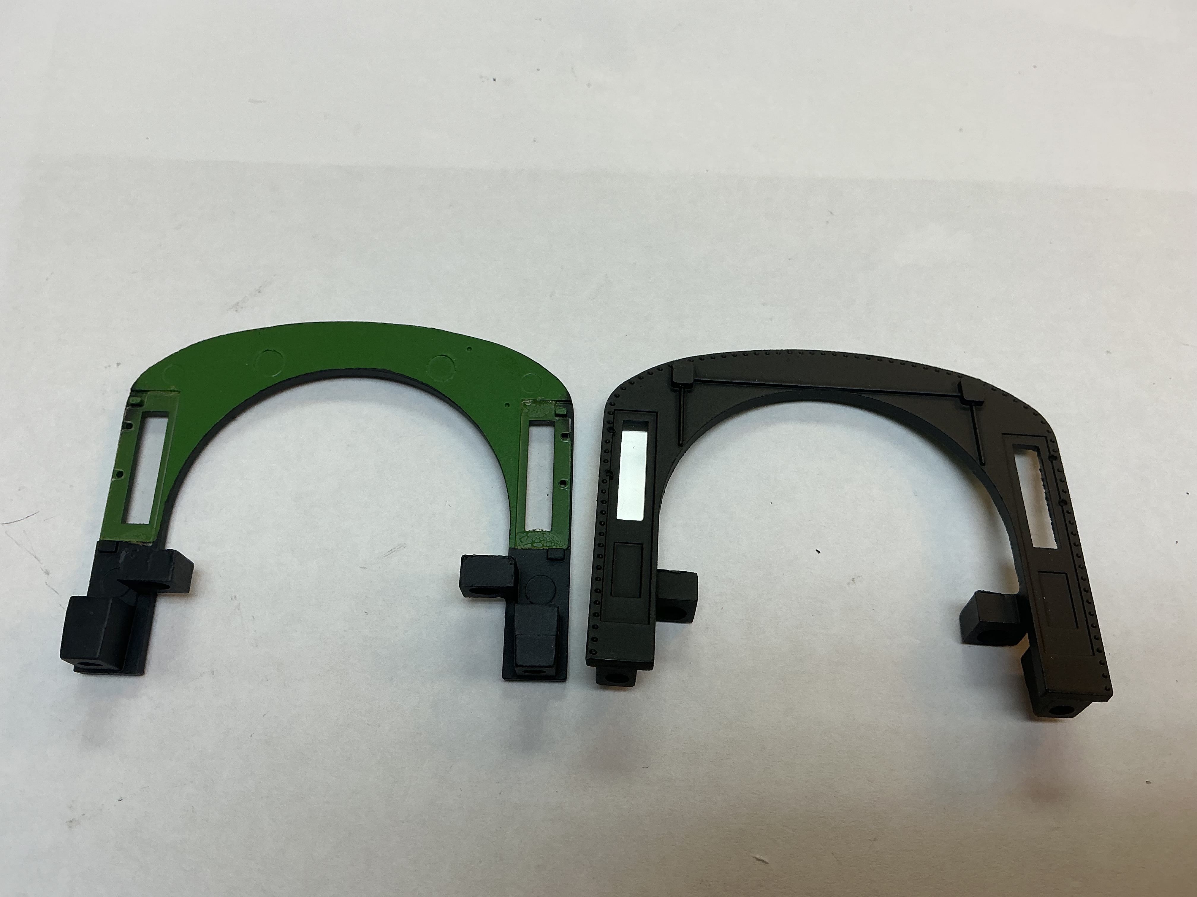 CAB REAR WALL / W/O FIGURES / BLACK W/GREEN INTERIOR / PREMIER CAMELBACK 4-6-0