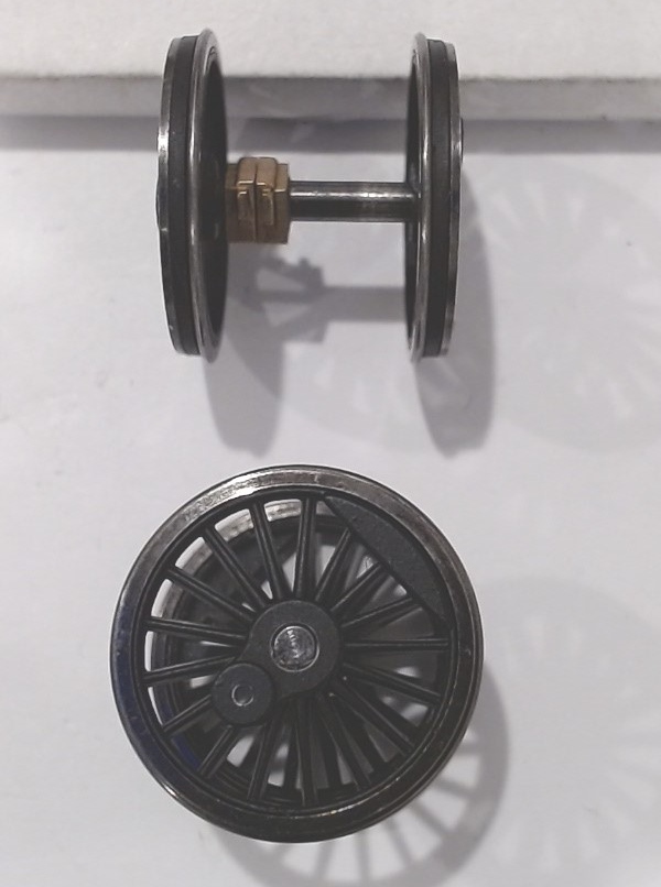 WHEEL & AXLE ASSEMBLY / 2ST & 3RD DRIVER / W/TRACTION TIRES / HO SCALE K-4 4-6-2