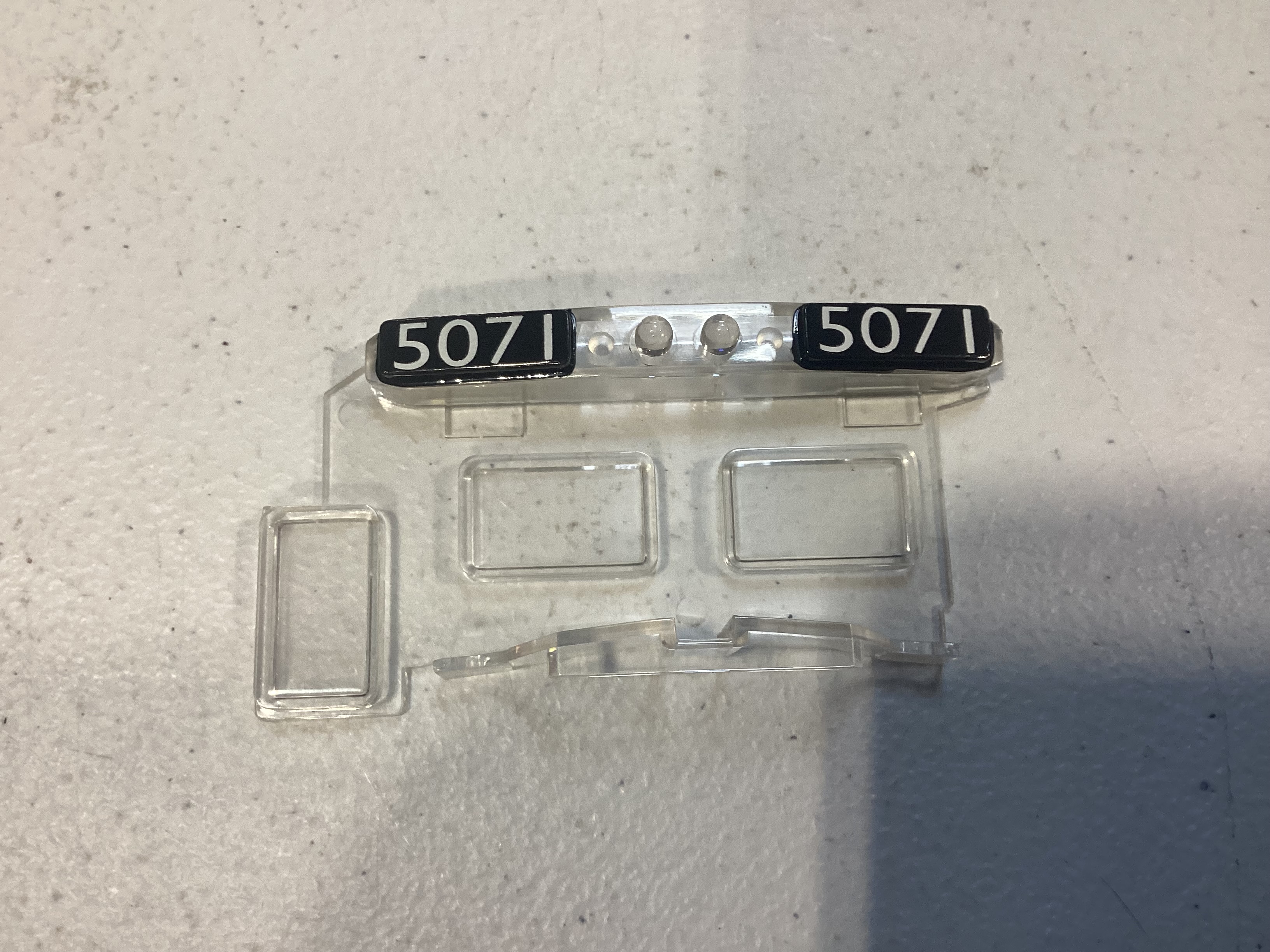 NUMBER BOARD / & WINDSHIELD INSERT / #5071 / NARROW NOSE / RAILKING ONE GAUGE DASH-8