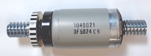 DC MOTOR / W/STRIPED FLYWHEEL / DUAL WORM GEARS / RAILKING ONE GAUGE F-3 AND F-7 / MOTOR IN TRUCK