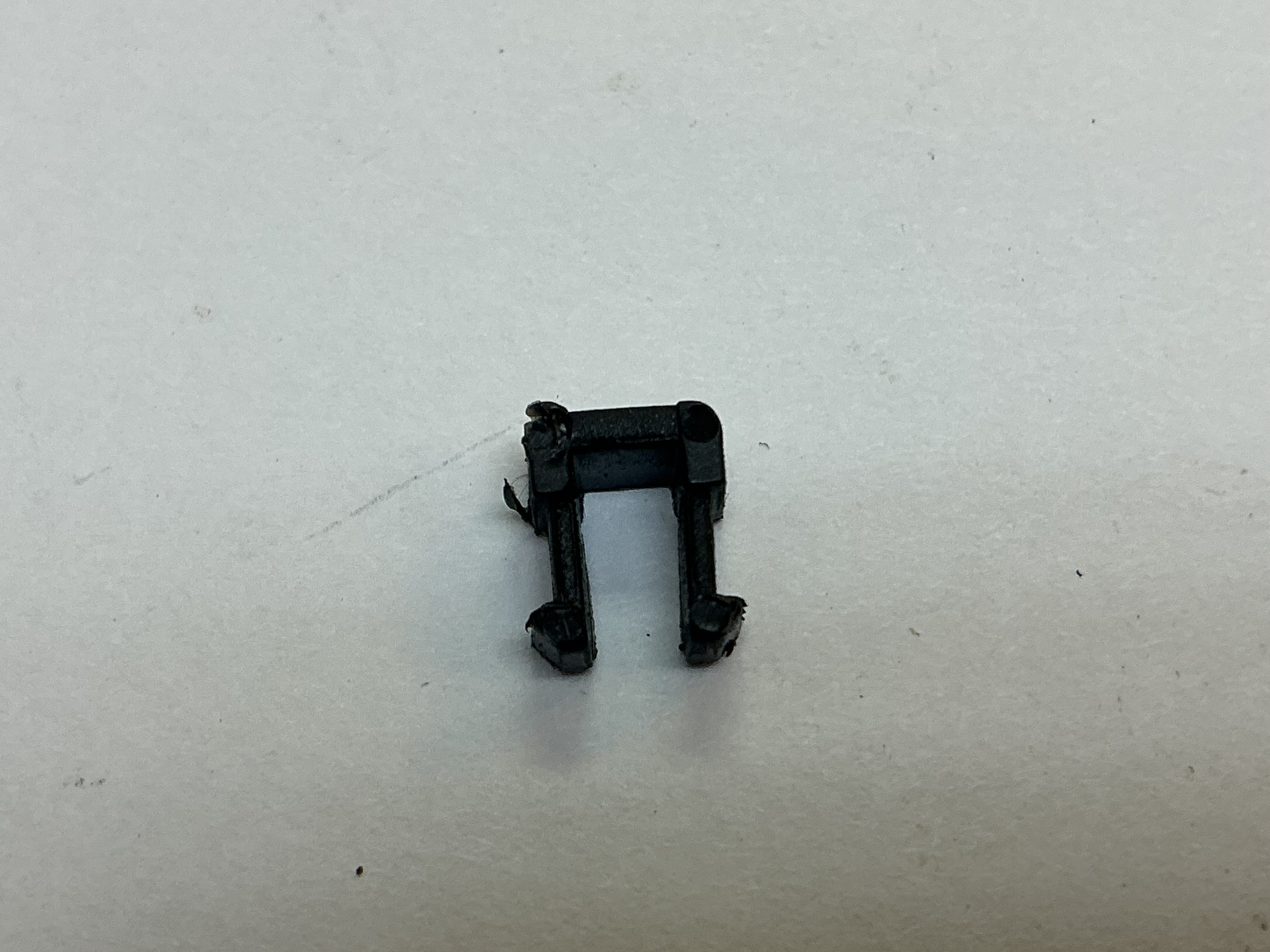 RETAINER / PLASTIC / HOLDS PICK UP HARNESS TO TRUCK / RAILKING ONE GAUGE ALCO PA