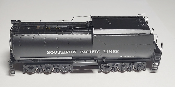 TENDER / MISSING WATER HATCHES & OIL HATCH / SOUTHERN PACIFIC #4126 / CONVENTIONAL DC / HO SCALE CAB FORWARD 4-8-8-2