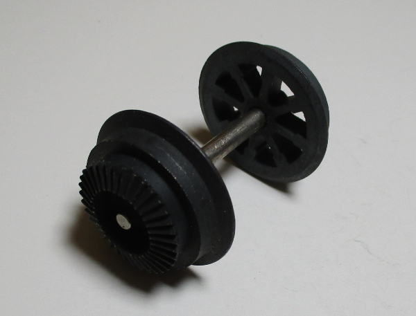 WHEEL & AXLE ASSEMBLY / W/GEARS ON ONE WHEEL & SPOKED WHEEL / PS-1 / PREMIER 3-TRUCK & 4-TRUCK SHAY