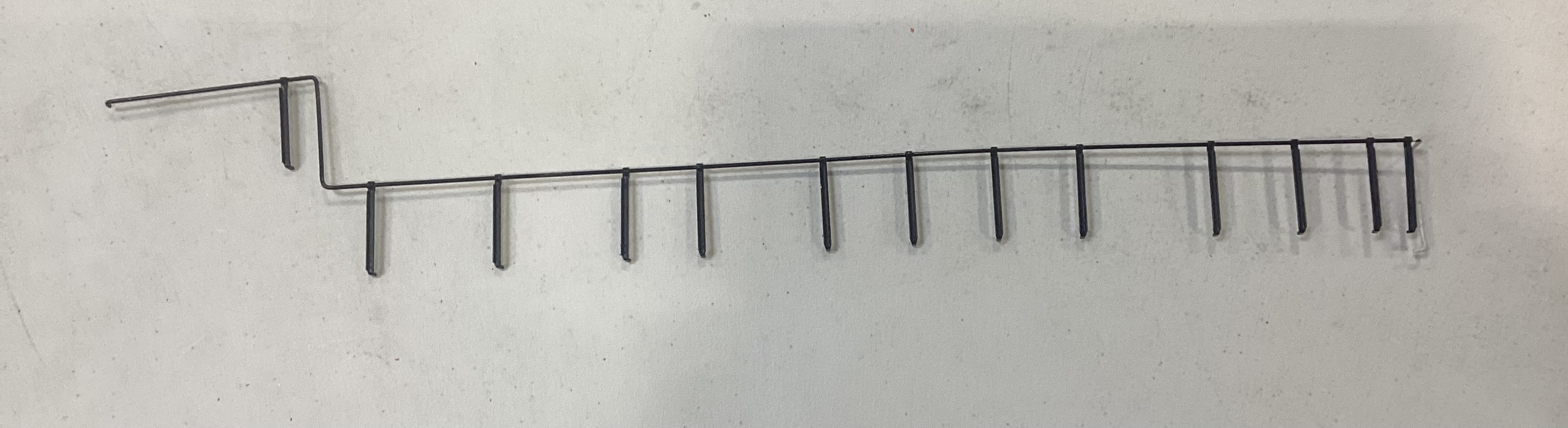 HANDRAIL / LH SIDE / LONG / BLACK W/WHITE ENDS / NARROW NOSE / RAILKING ONE GAUGE DASH-8