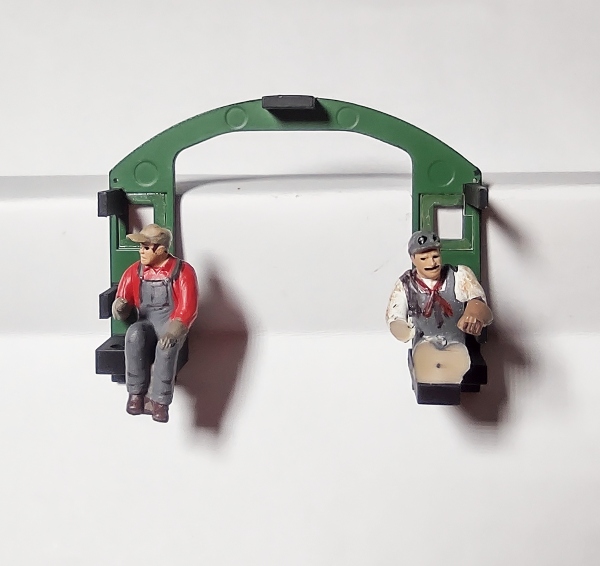 CAB REAR WALL / BLACK / W/GREEN INTERIOR / W/FIGURES / PREMIER MOHAWK 4-8-2