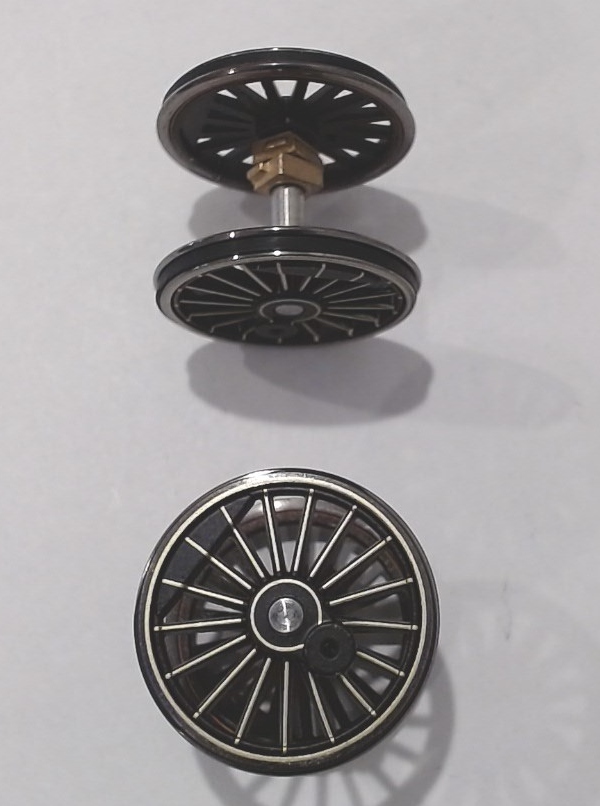 WHEEL & AXLE ASSEMBLY / 1st & 3rd DRIVER / GOLD SPOKES & RIMS / HO SCALE K-4 4-6-2
