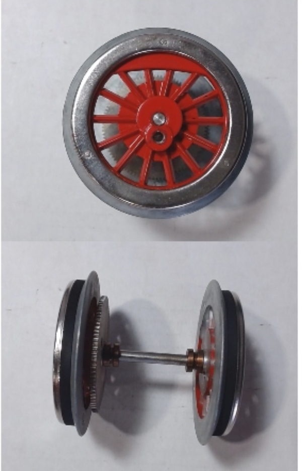 WHEEL & AXLE ASSEMBLY / STANDARD GAUGE / STEAM / LARGE HOLE / RED SPOKED CENTERS / W/TRACTION TIRES