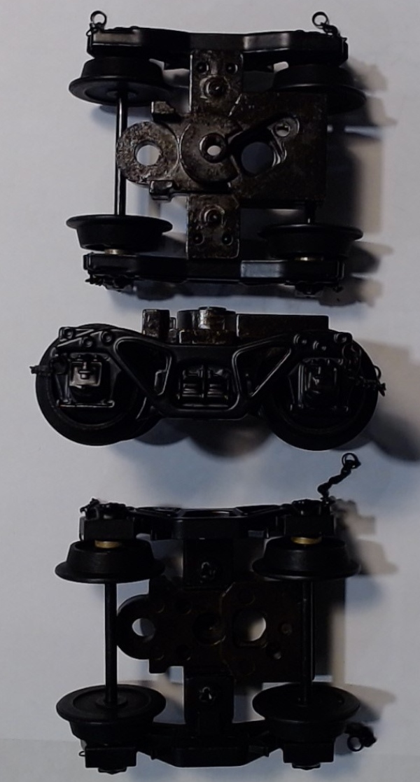 TENDER TRUCK / 4-WHEEL / REAR / BLACK / W/CHAINS / PS 2 & 3 / RAILKING K-4 4-6-2 / SAME AS DA1230005A