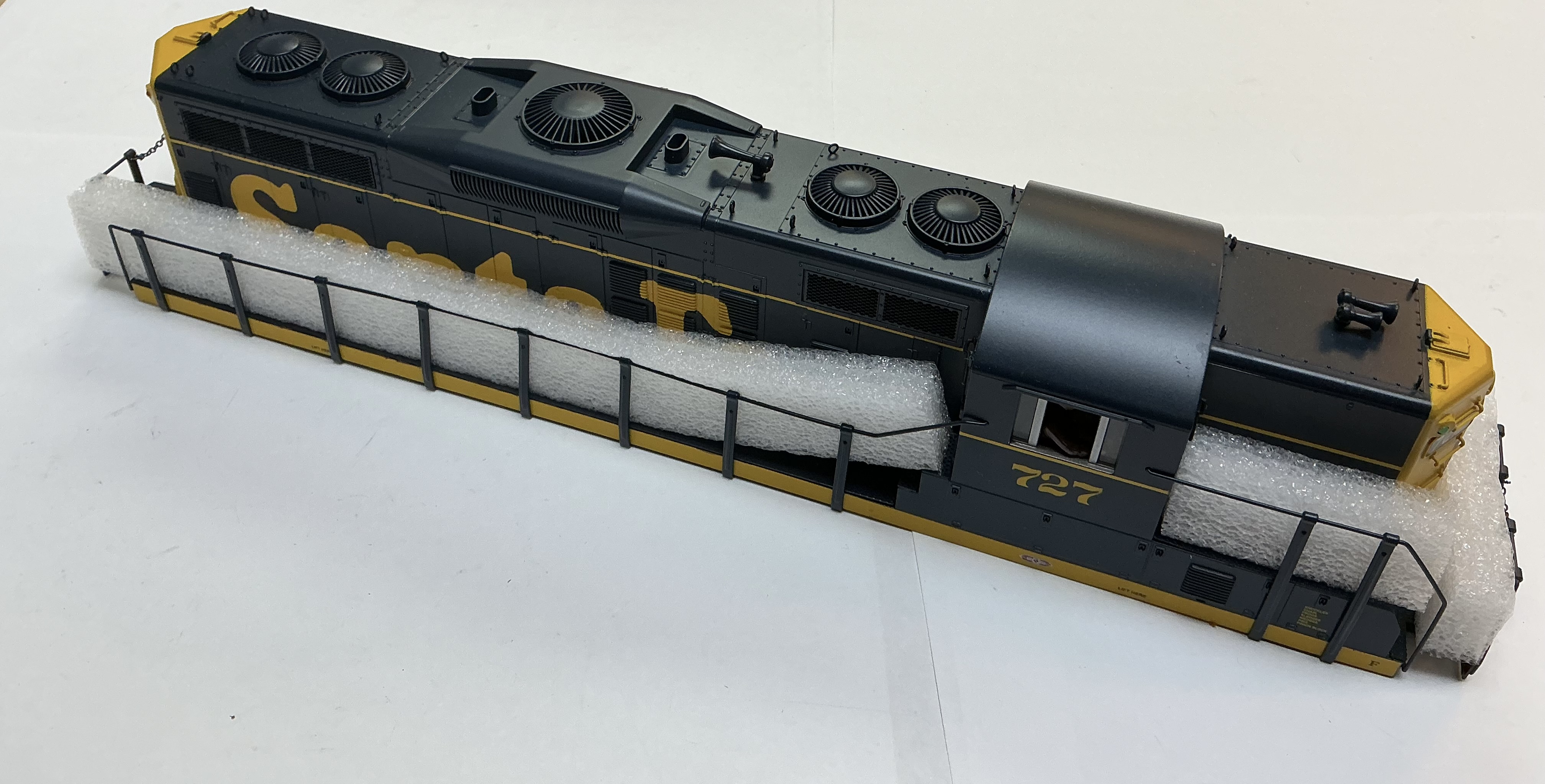 SHELL / COMPLETE / SANTA FE #727 / W/MARKER LIGHT LEDS / PREMIER GP-9