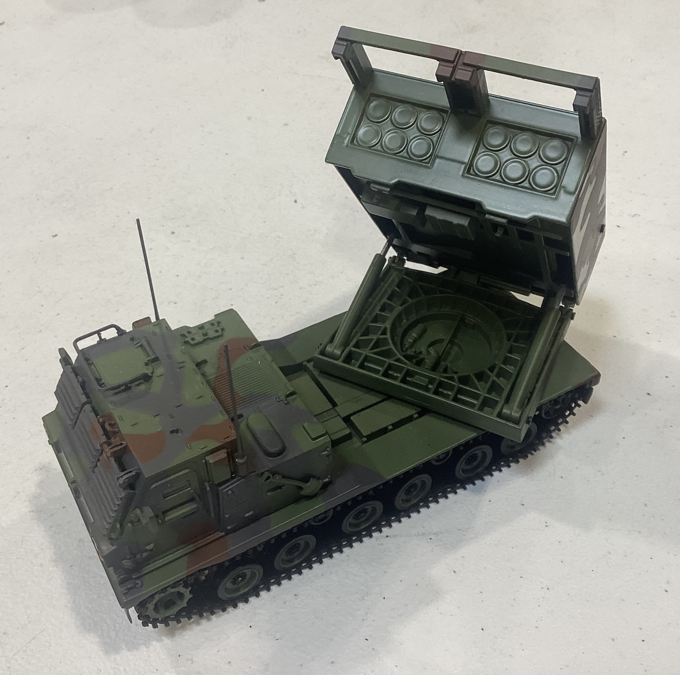 VEHICLE / MULTIPLE LAUNCH ROCKET SYSTEM (MLRS) / 1/48th SCALE / FOREST CAMO / DIE-CAST / $5.00 ADDITIONAL SHIPPING