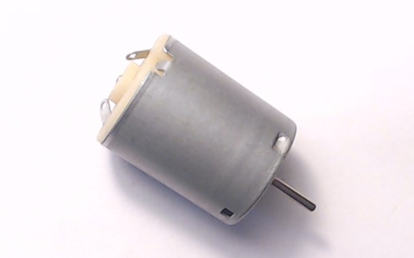 DC MOTOR / MABUCHI / NO GEAR / OUTPUT SHAFT 1.96mm D x 10.68mm L / RAILKING 2-6-0 STARTER LOCOMOTIVE