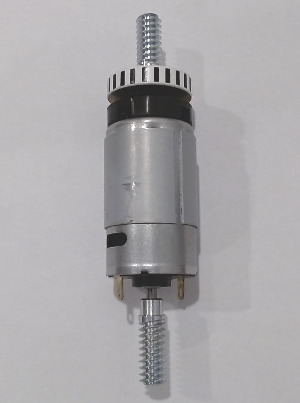 DC MOTOR / RS545 / W/STRIPED FLYWHEEL / DUAL WORM GEARS / RAILKING ONE GAUGE DASH-8 W/6 WHEEL TRUCKS ONLY