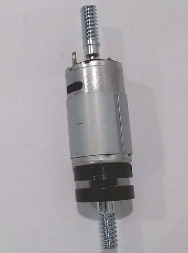 DC MOTOR / RS545 / W/BLACK FLYWHEEL / DUAL WORM GEARS / RAILKING ONE GAUGE DASH-8 W/6 WHEEL TRUCKS ONLY