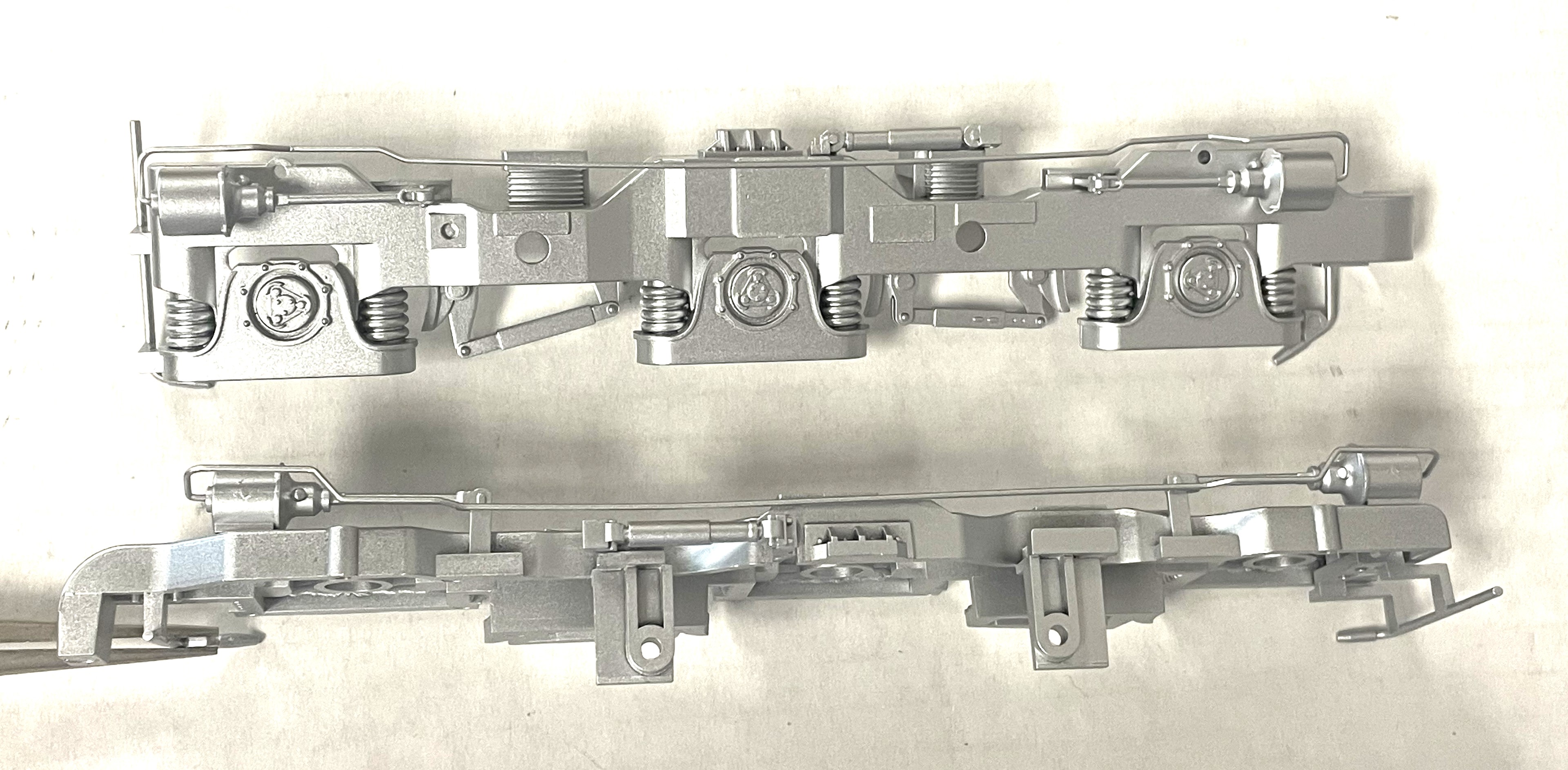 SIDE FRAME / 3-AXLE / HIGH ADHESION / LF OR RR / SILVER / RAILKING ONE GAUGE ES44AC