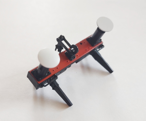 REAR BEAM / W/BUFFERS / 2-RAIL / WHITE / RED & BLACK / W/EUROPEAN COUPLER / TENDER / PREMIER BR44