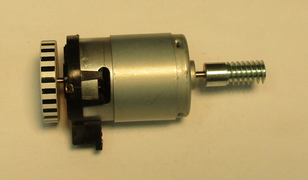 DC MOTOR / RS385PH / MD012-M4 / F/W 27mm D x 5mm THICK / WORM LENGTH 25.51mm / STRIPED / PS 2 BKT