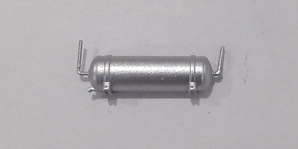 AIR TANK / SILVER / RH / ABOVE FUEL TANK / HO SCALE DASH-9