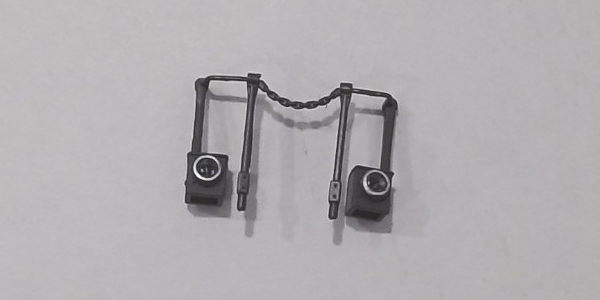 HANDRAIL / FRONT / W/DITCH LIGHT HOUSINGS / UP GRAY / HO SCALE SD70ACE