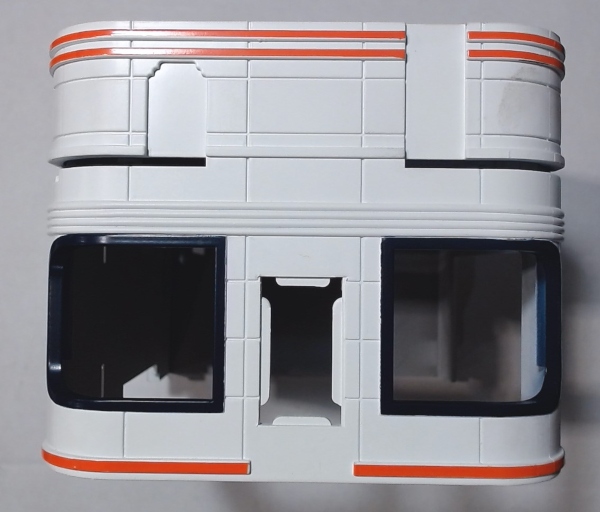 MAIN BUILDING / WHITE W/ORANGE STRIPE TRIM / RAILKING OPERATING GAS STATION / 