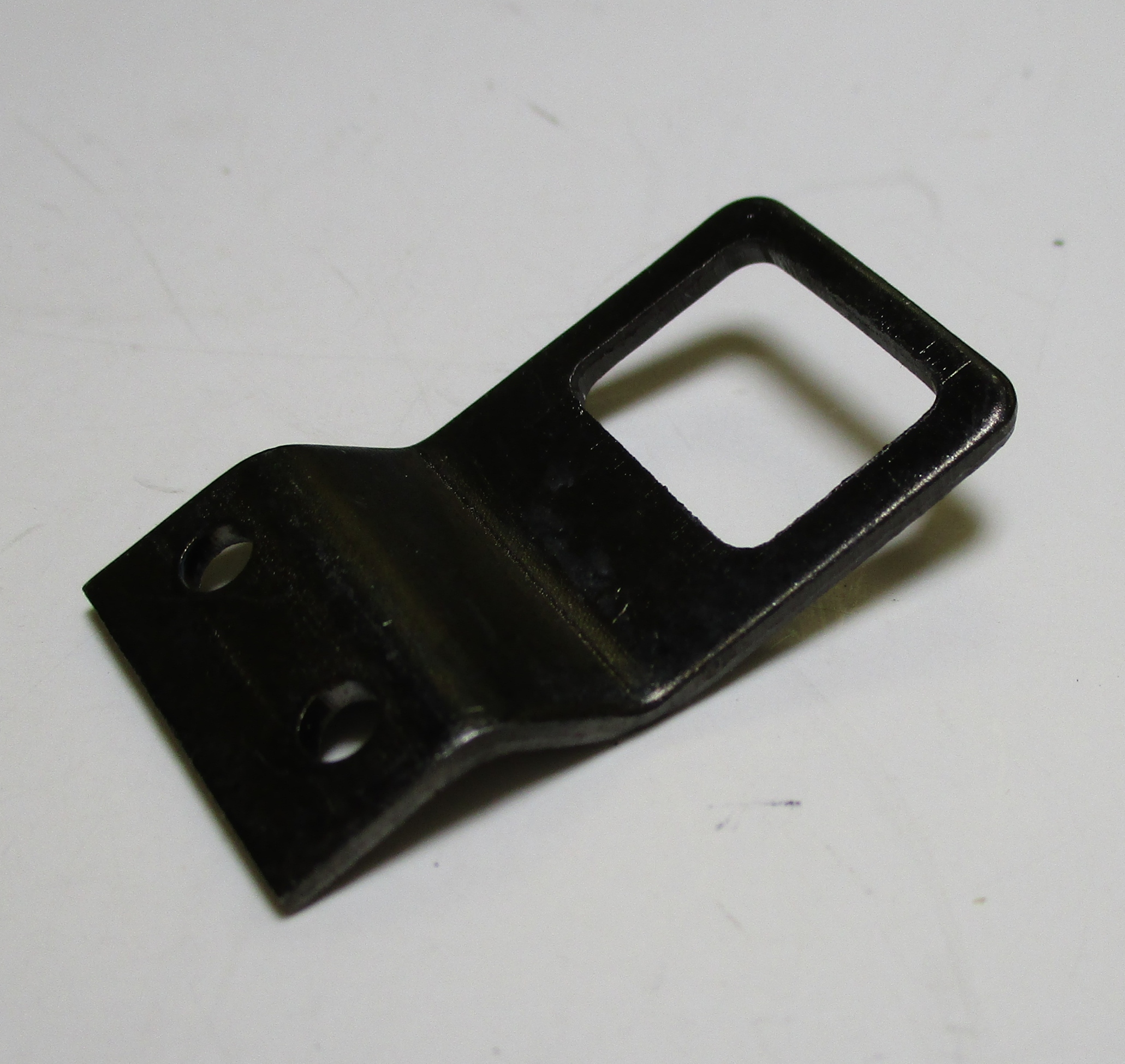BRACKET / STAMPED / BLACK / PILOT TRUCK PIVOT LOOP / PREMIER N&W J 4-8-4