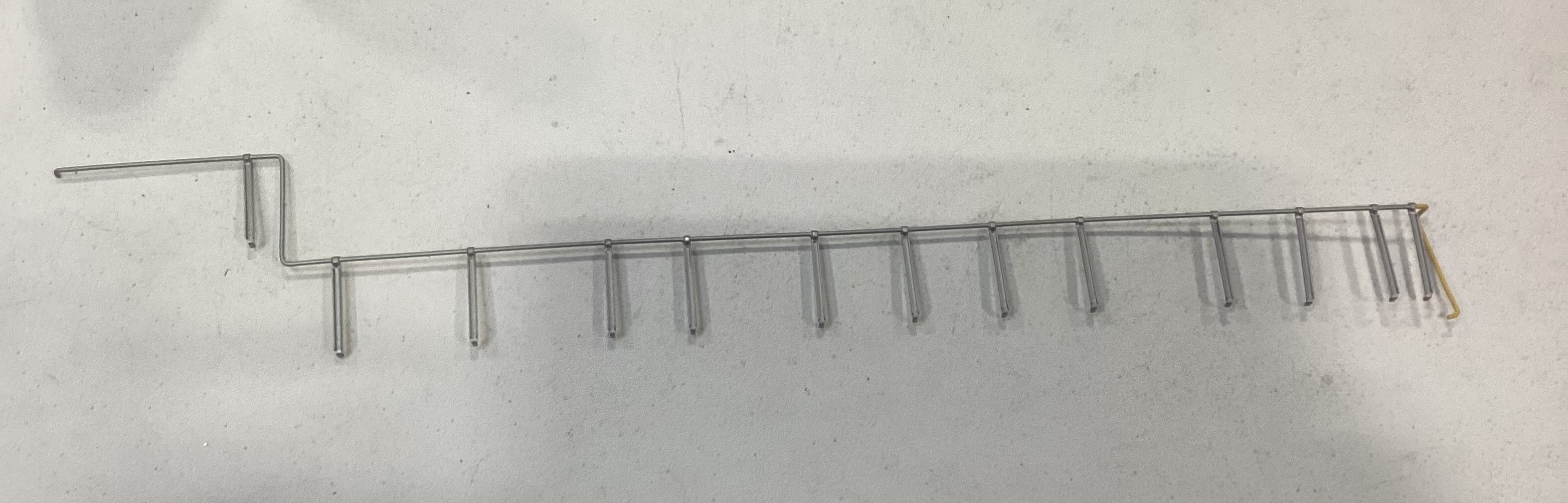 HANDRAIL / LH SIDE / LONG / SILVER W/YELLOW ENDS / NARROW NOSE /RAILKING  ONE GAUGE DASH-8