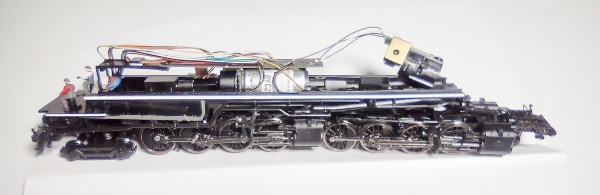 CAB FORWARD / LESS TOP HALF BOILER / W/MOTOR / W/SMOKE UNIT / W/WHEELS & TRUCKS / BLACK UNDERBODY / HO SCALE CAB FORWARD 4-8-8-2