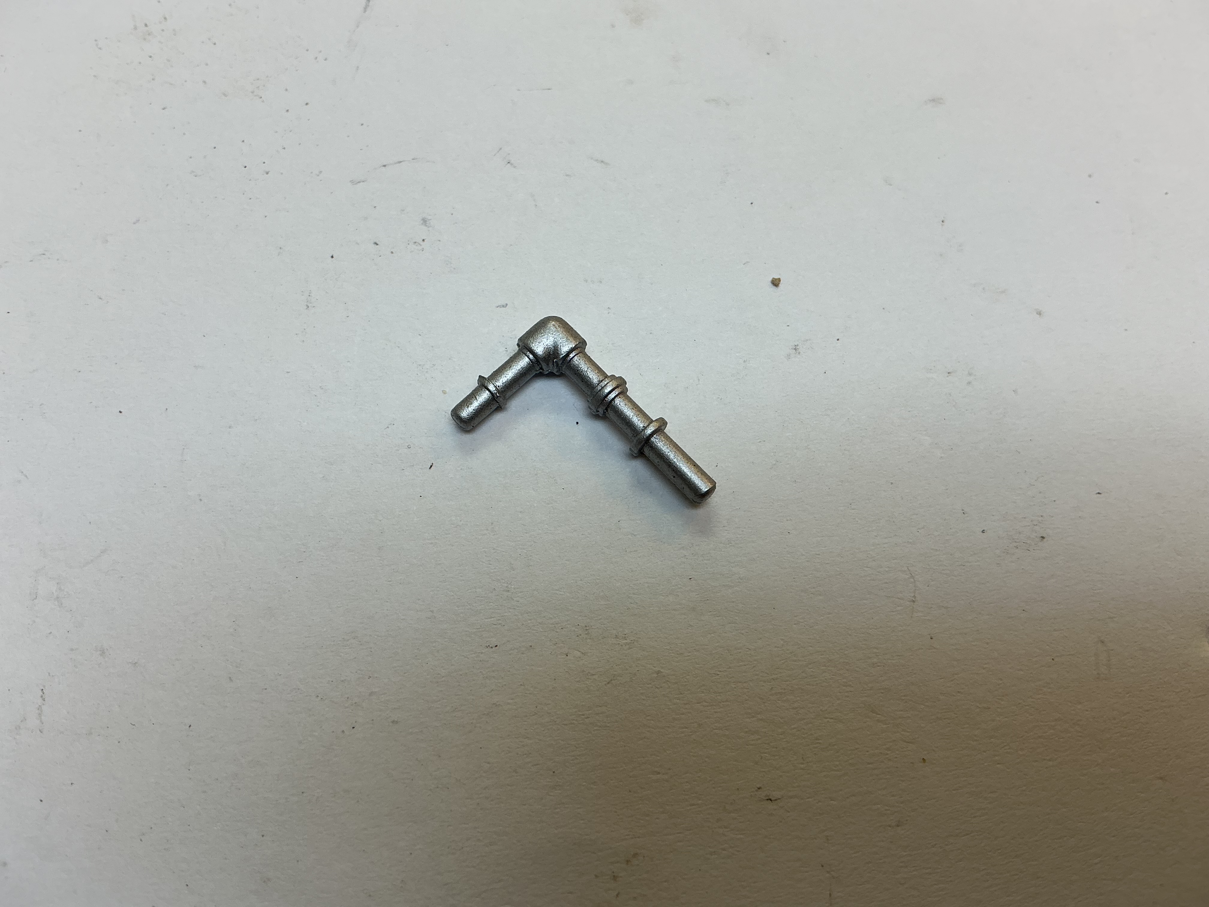 FUEL RETURN PIPE / SILVER / SHORT PIPE ON FRONT OF FUEL TANK / RAILKING ONE GAUGE F-3 & F-7