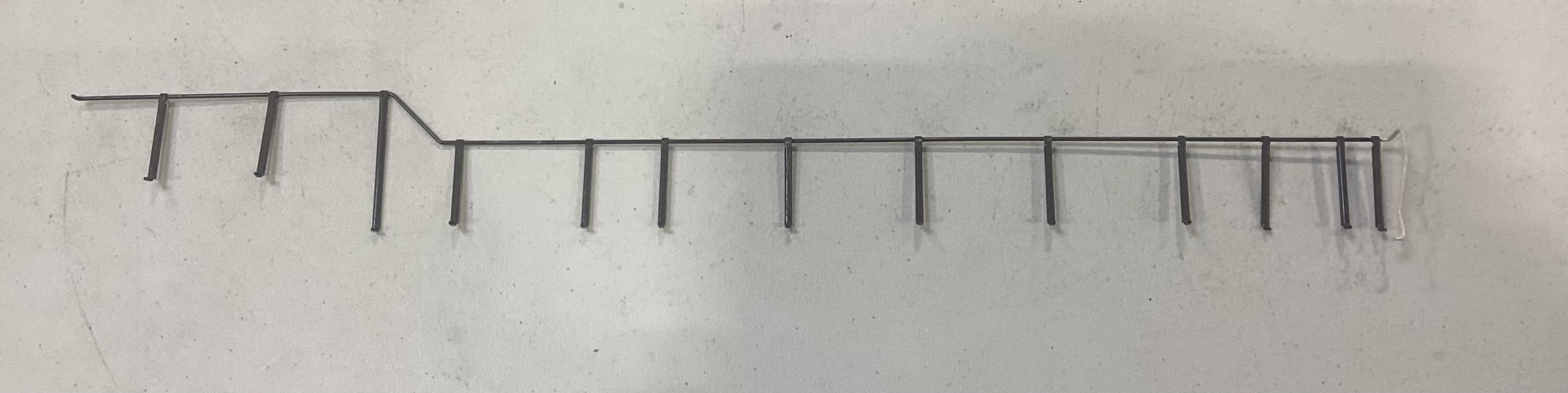 HANDRAIL / RH SIDE / LONG / SP GRAY W/WHITE ENDS / NARROW NOSE / RAILKING ONE GAUGE DASH-8