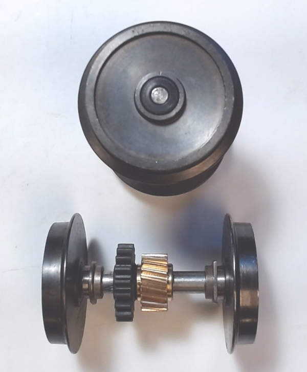 WHEEL & AXLE ASSEMBLY / W/HELICAL GEAR, RELAY GEAR & BEARINGS / RAILKING ONE GAUGE SD70ACe