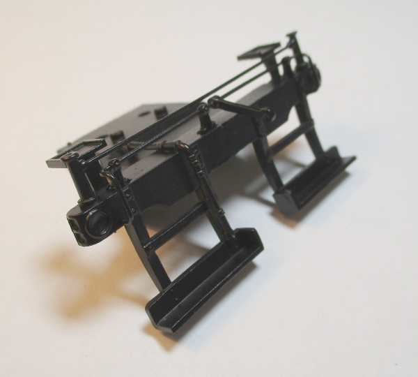 PILOT ASSEMBLY / FRONT / BLACK / W/CUT LEVER / W/WIDE STEPS / PREMIER 0-6-0 SWITCHER