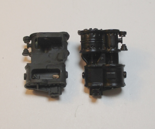 AIR PUMP / MOLDED BRACKET / BLACK / WESTINGHOUSE CROSS COMPOUND TYPE / PREMIER 0-6-0 SWITCHER