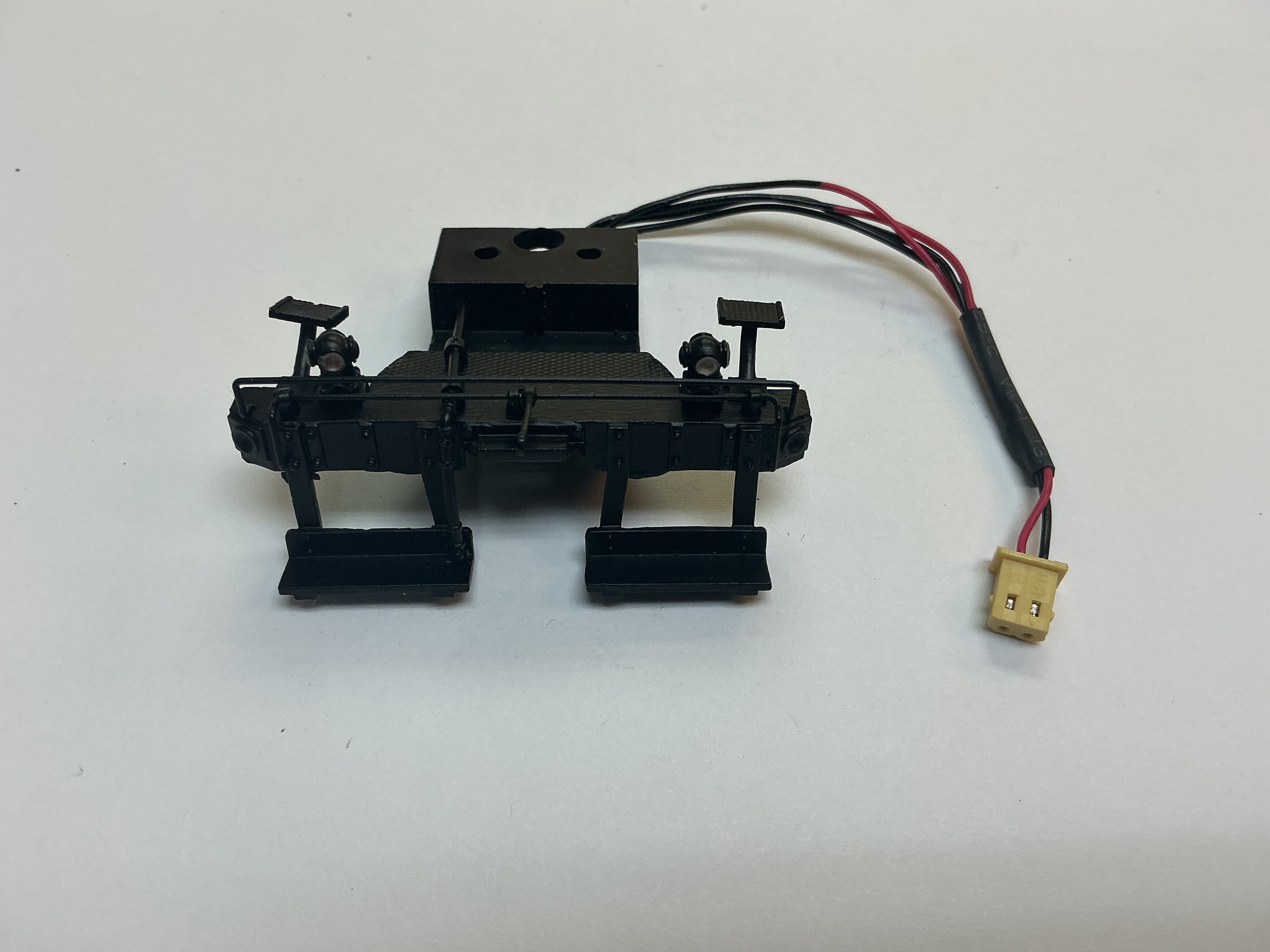 PILOT / COMPLETE / W/CLASS LAMP HOUSINGS & LED / 2-RAIL / BLACK / PREMIER A-5 SWITCHER 0-4-0