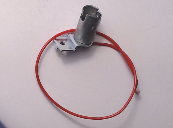 SOCKET / LAMP / BAYONET BASE / W/METAL BRACKET 