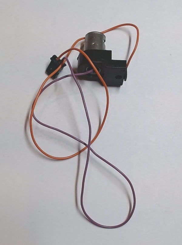 BRACKET / W/LAMP SOCKET / BAYONET BASE / 15mm W x 23mm L x 9.5mm H / RAILKING F40PH & F-3