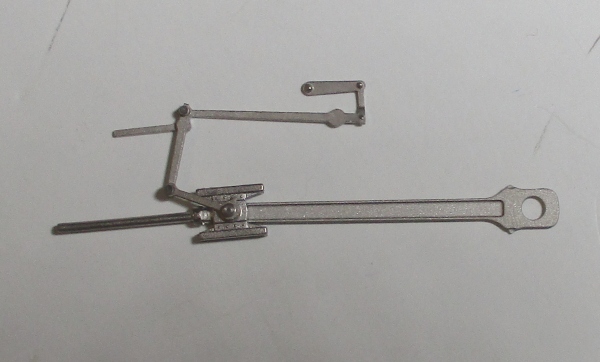 MAIN ROD & CROSSHEAD ASSEMBLY / LH / SATIN NICKEL / HO SCALE CAB FORWARD 4-8-8-2