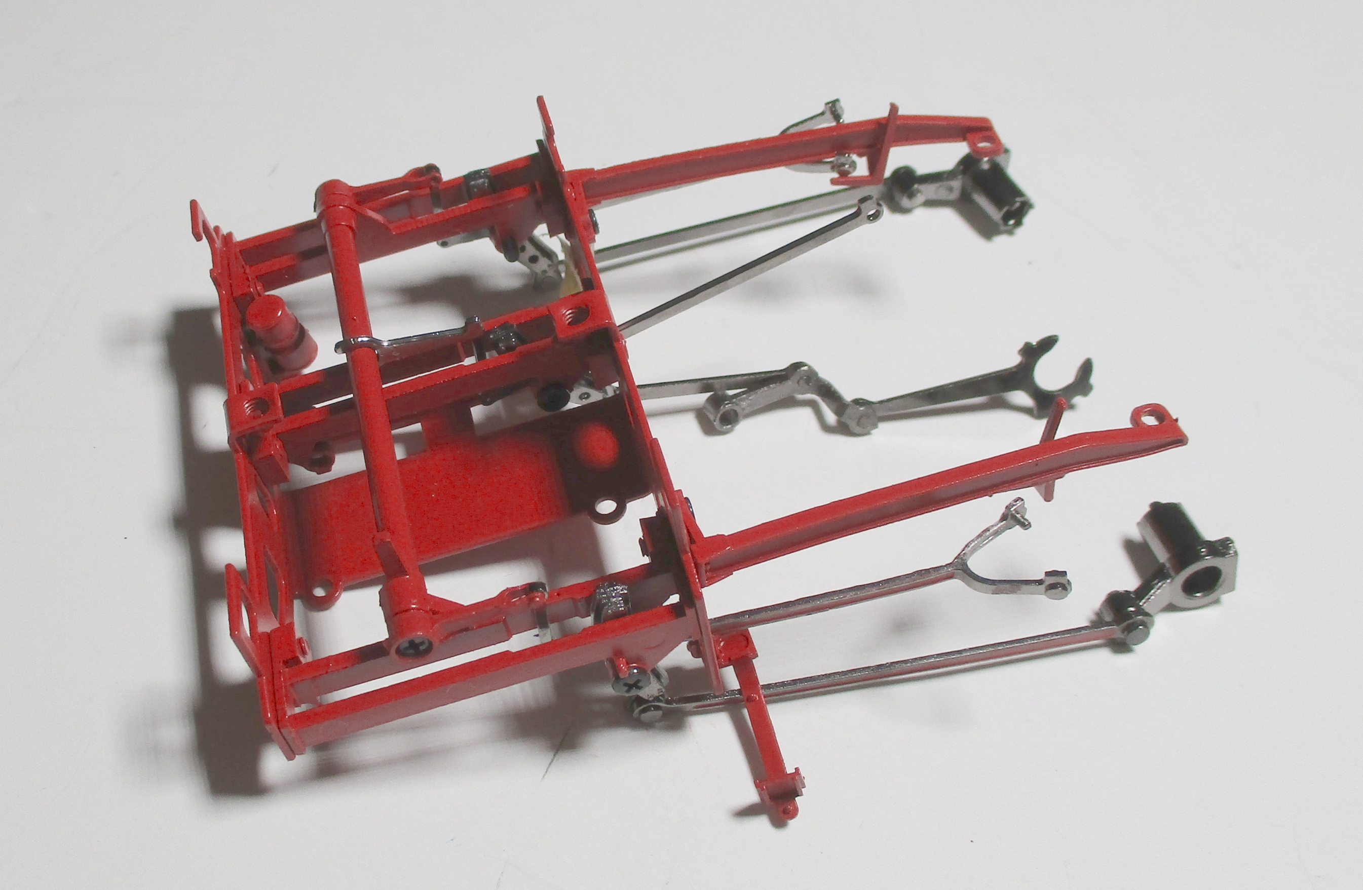 MOTION HANGER ASSEMBLY / RED / W/LH & RH SUPPORT ARMS / W/BLACKENED LINKAGE & ECCENTRIC RODS / PREMIER BR44