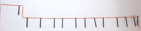 HANDRAIL / LH SIDE / LONG / HALLOWEEN ORANGE W/BLACK STANCHIONS / NARROW NOSE / RAILKING ONE GAUGE DASH-8