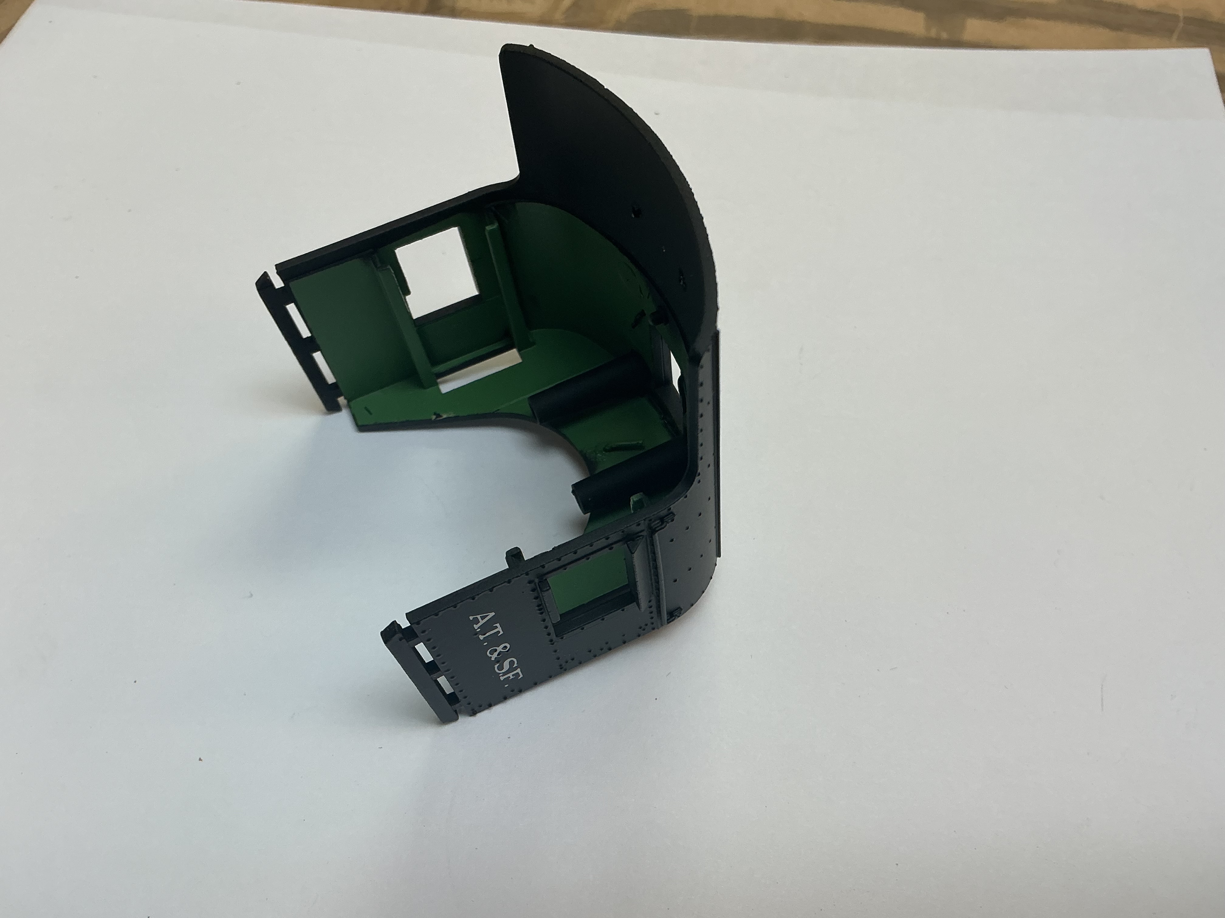 CAB / W/O REAR WALL / W/WINDOWS / AT&SF / PREMIER A-5 SWITCHER 0-4-0