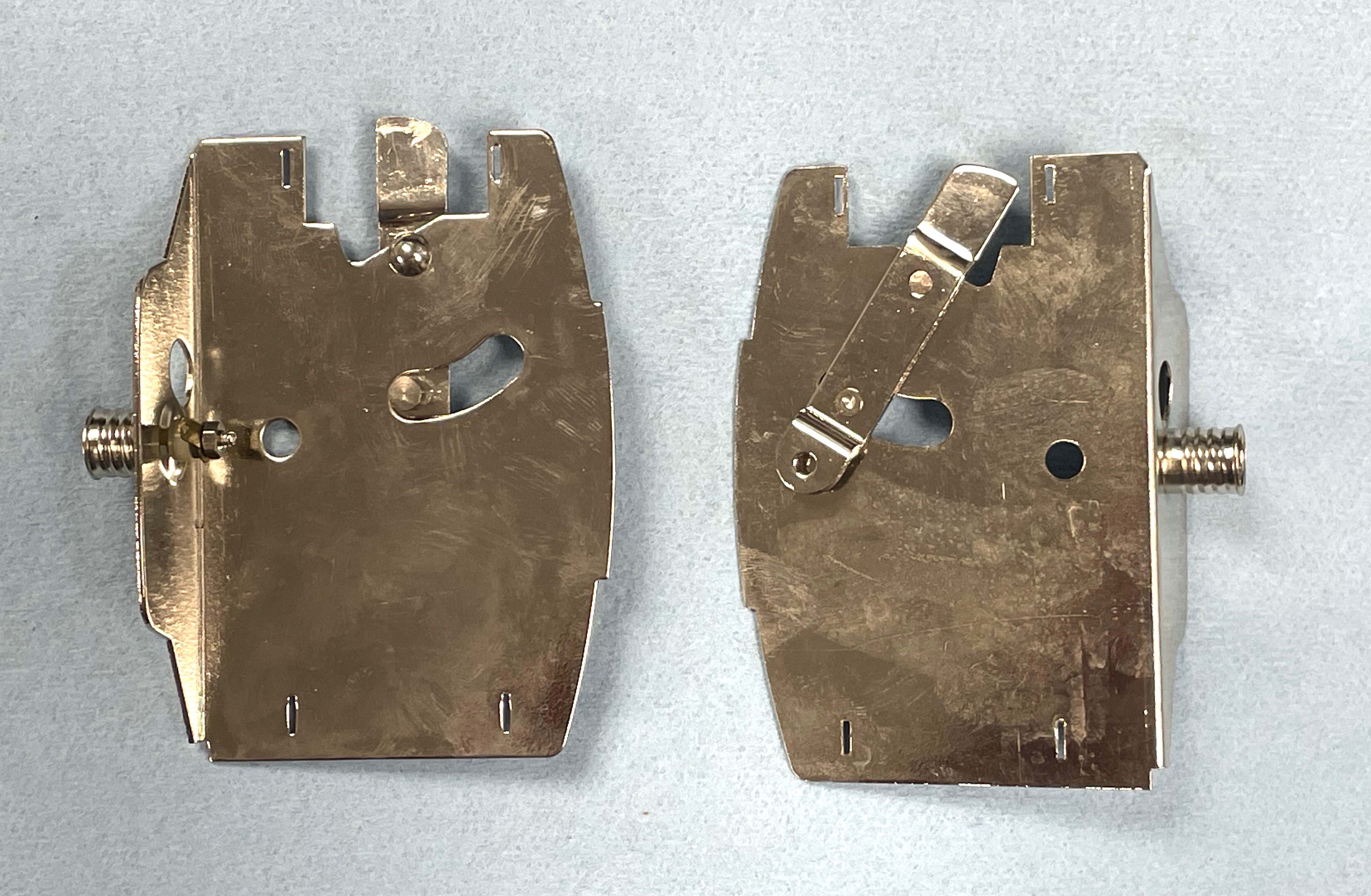 ROOF LATCH / RIGHT HAND / INTERIOR LIGHT BRACKET / W/O LOCKING ROD / CHROME / TINPLATE STANDARD GAUGE A/F 4300 SERIES PASSENGER CAR