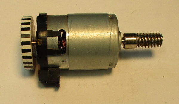 DC MOTOR / RS385PH / MD008-M15 / F/W 27mm D x 5mm THICK / WORM LENGTH 24.11mm TO 24.36mm / STRIPED / PS 3 BKT